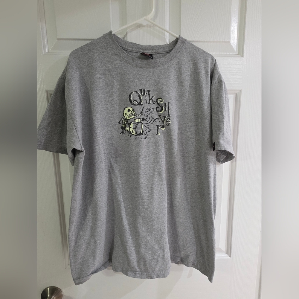 Quiksilver Gray Short Sleeve Tee with Graphic Design